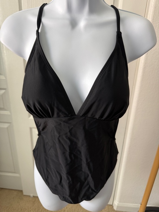 Cupshe Other - Cupshe Black V-Neck One-Piece Swimsuit